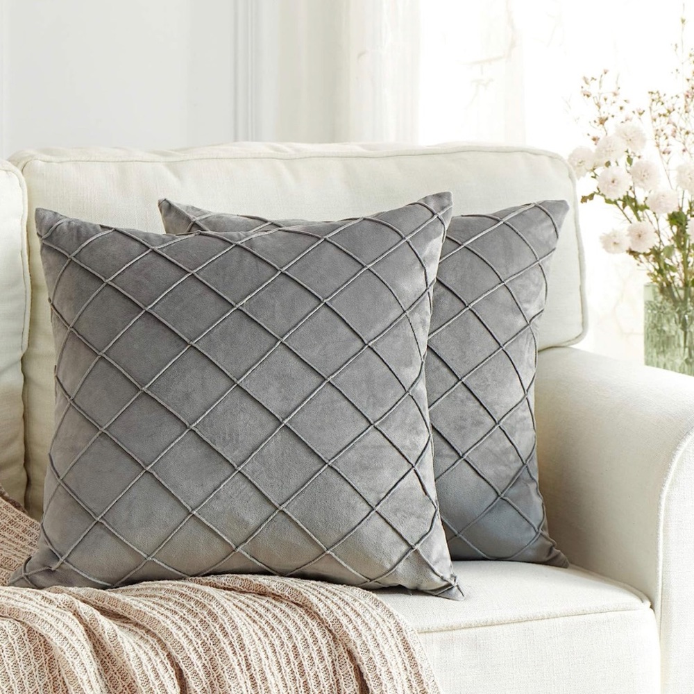 Velvet throw pillow cover